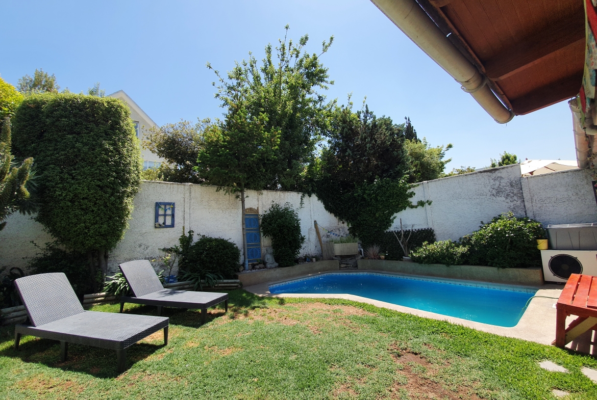 Patio y piscina