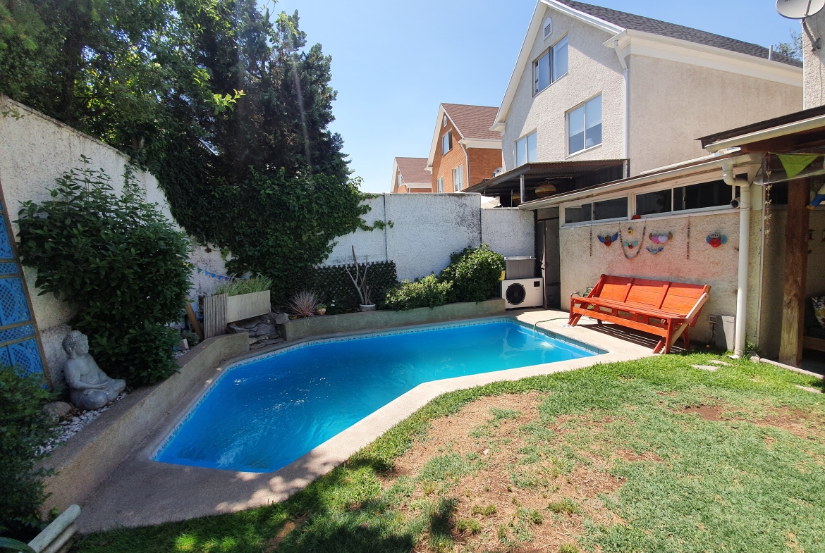 patio con piscina