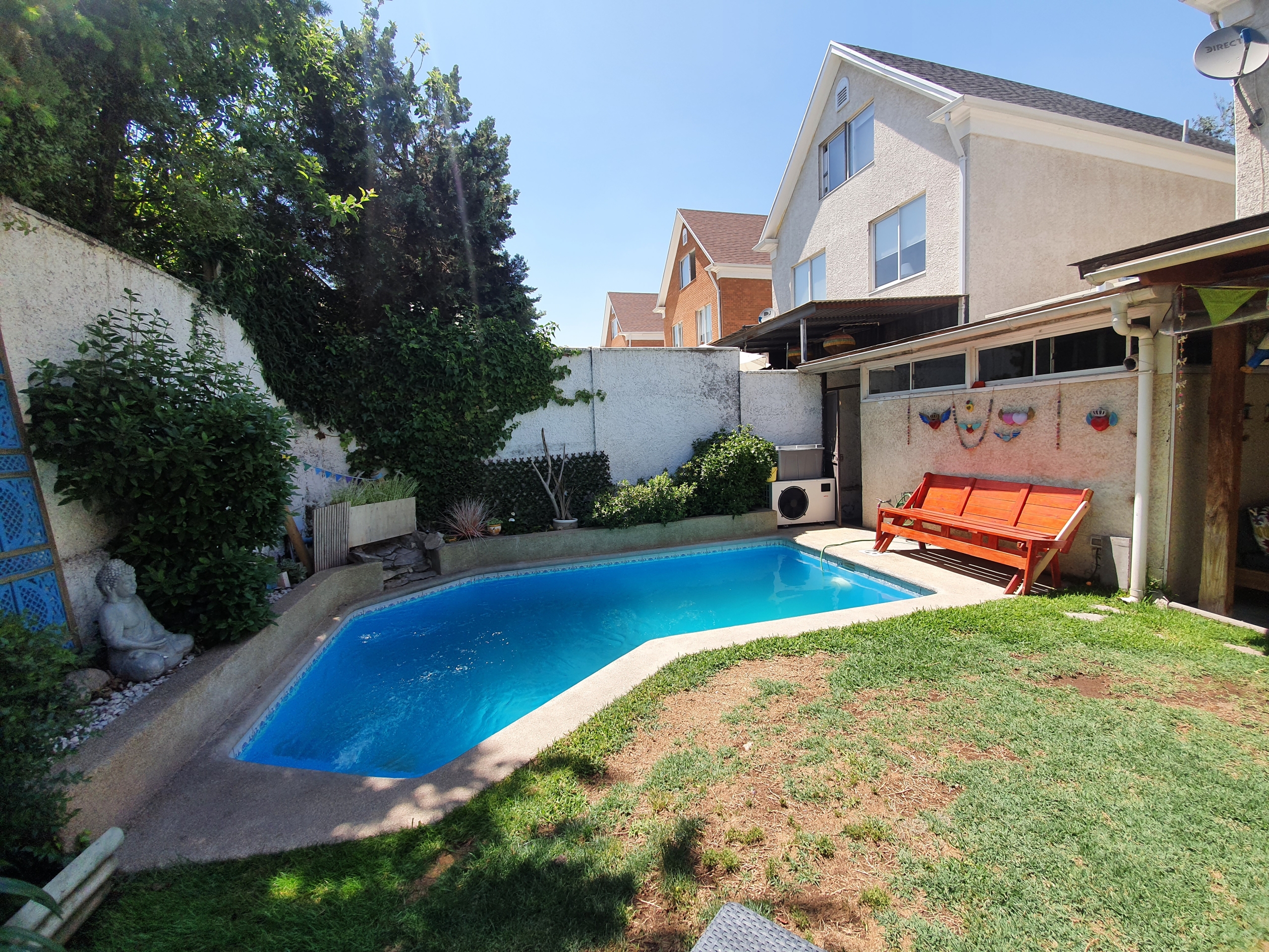 patio con piscina